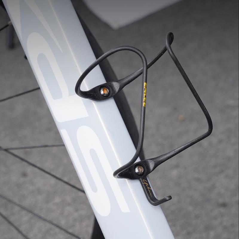 Ultra Cycling Gear - Tempat Botol Air Sepeda Serat Karbon